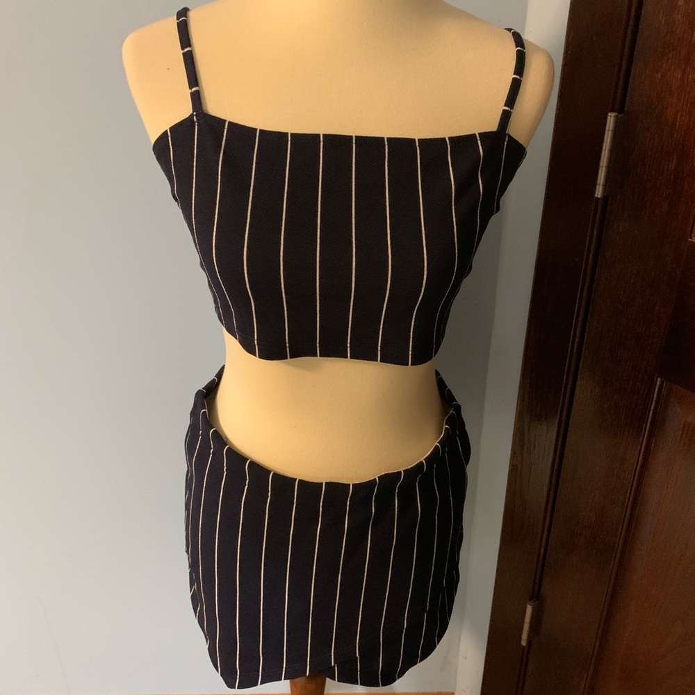 ✨SHEIN STRIPED TWO-PIECE OUTFIT✨ - Picture 5 of 7